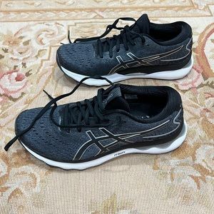 COPY - Asics gel nimbus 24 running shoes. Worn twice.